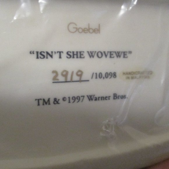 Goebel Looney Tunes Buggs Bunny & Elmer Fudd "Isn't she wovewe" LE COA Boxed - Picture 4 of 8